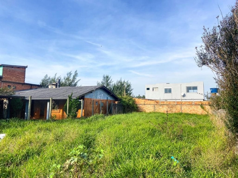 TERRENO INTEIRO NO JARDIM BEIRA MAR