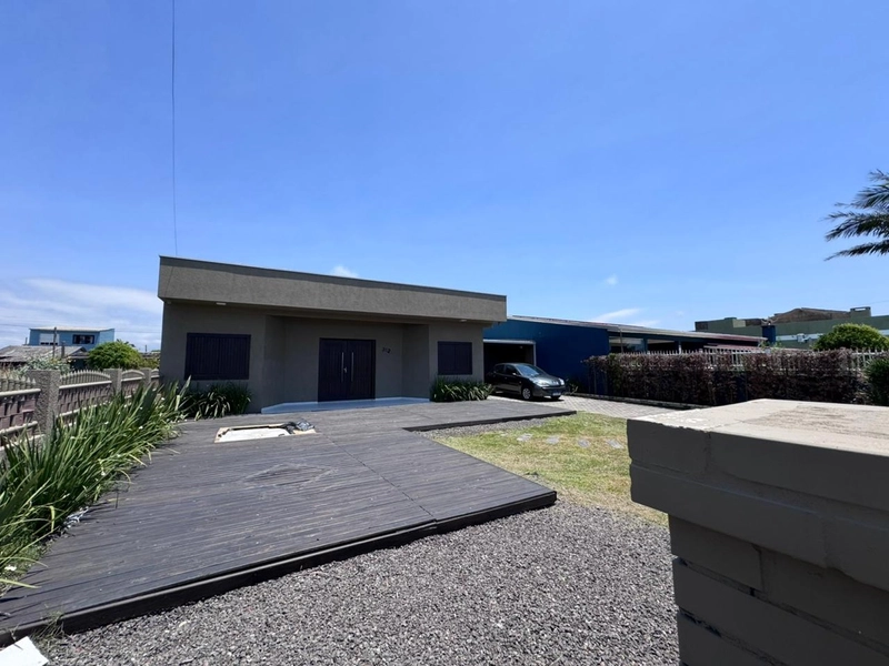 CASA COM AMPLO PÁTIO -  XANGRI-LA - MARINA: 2ª foto da galeria de imagens do imóvel