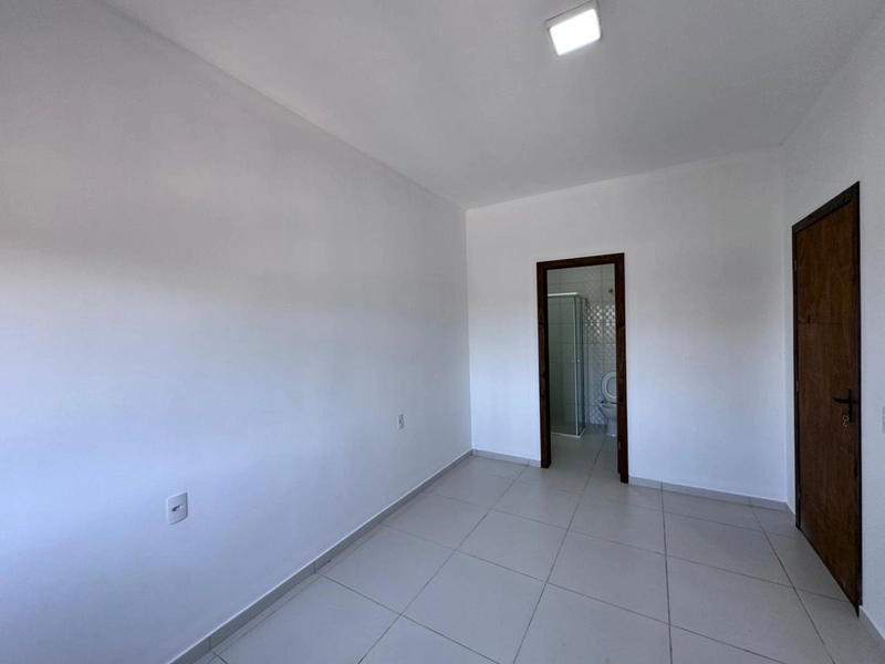 CASA COM AMPLO PÁTIO -  XANGRI-LA - MARINA: 5ª foto da galeria de imagens do imóvel