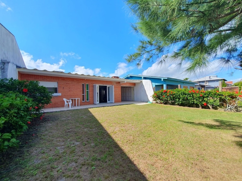 CASA 2 DORMITÓRIOS COM SUÍTE - TERRENO INTEIRO / NOIVA DO MAR: 2ª foto da galeria de imagens do imóvel