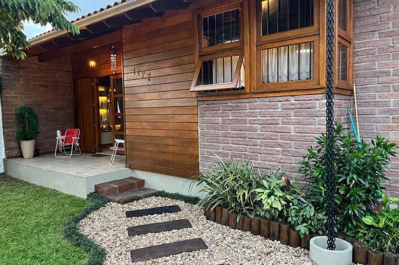 CASA RÚSTICA NA ZONA NOVA / TERRENO INTEIRO - ÓTIMA LOCALIZAÇÃO