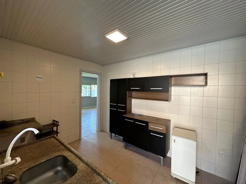 CASA NO CENTRO DE XANGRI-LA / AMPLO TERRENO 450M²: 12ª foto da galeria de imagens do imóvel