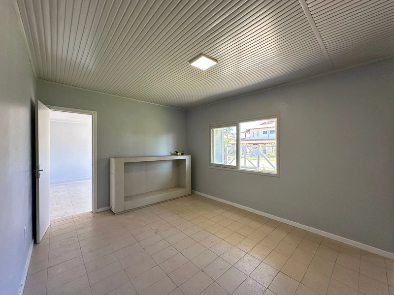 CASA NO CENTRO DE XANGRI-LA / AMPLO TERRENO 450M²: 5ª foto da galeria de imagens do imóvel