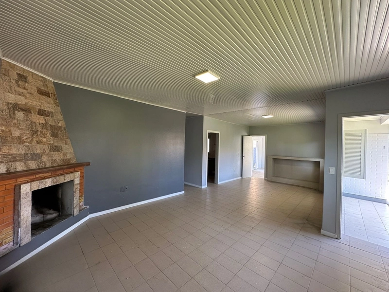 CASA NO CENTRO DE XANGRI-LA / AMPLO TERRENO 450M²: 8ª foto da galeria de imagens do imóvel