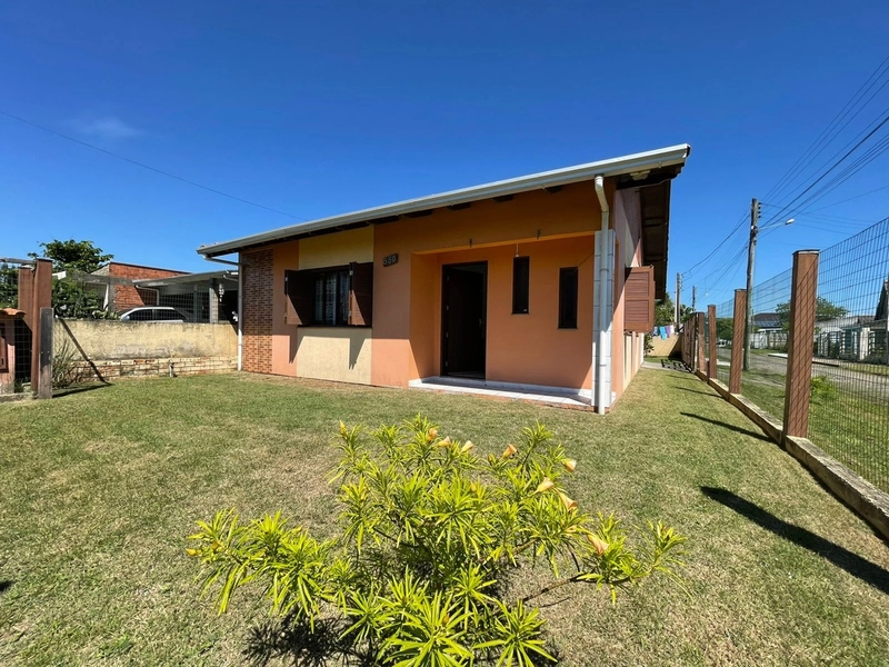 CASA EM TERRENO INTEIRO 2 QUADRAS DO MAR! CAPÃO DA CANOA: 1ª foto da galeria de imagens do imóvel