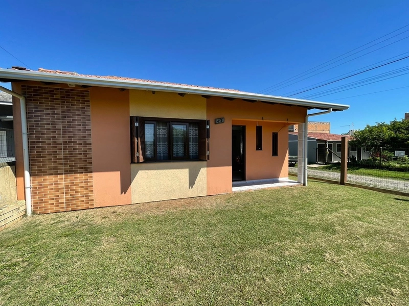 CASA EM TERRENO INTEIRO 2 QUADRAS DO MAR! CAPÃO DA CANOA: 2ª foto da galeria de imagens do imóvel