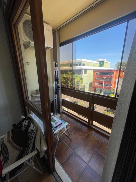 APARTAMENTO 1 DORMITÓRIO DE FRENTE COM SACADA NO CENTRO