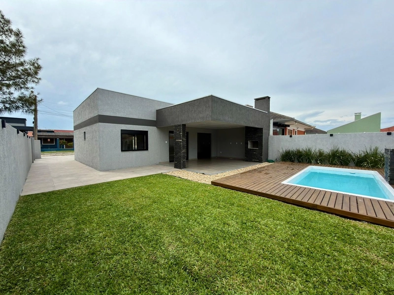 CASA MOBILIADA E DECORADA EM ATLÂNTIDA SUL - PRÓXIMA AO MAR: 1ª foto da galeria de imagens do imóvel