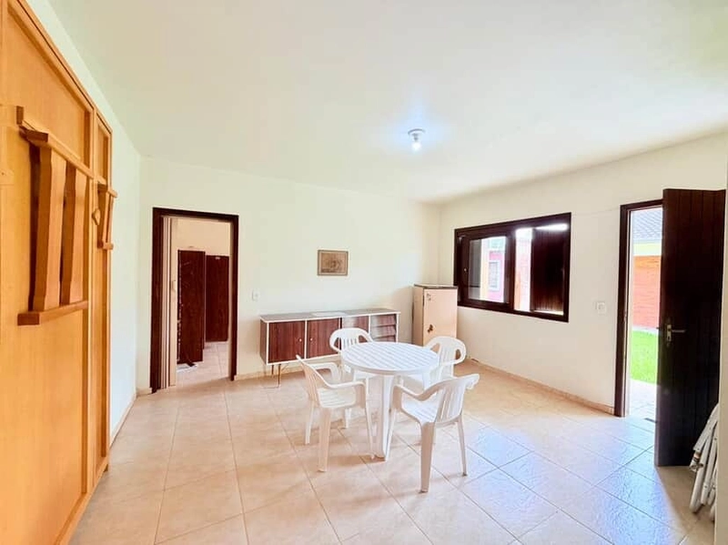 CASA COM TERRENO INTEIRO E ANEXO EM XANGRI-LA: 6ª foto da galeria de imagens do imóvel