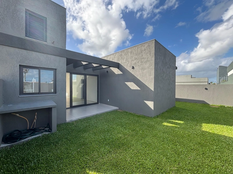CASA DE ALTO PADRÃO EM ATLANTIDA SUL: 3ª foto da galeria de imagens do imóvel
