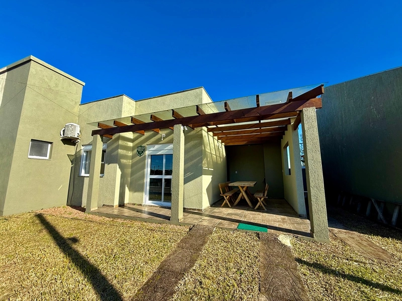 CASA 2 DORMITÓRIOS C/SUÍTE NA PRAIA DE MARIÁPOLIS: 1ª foto da galeria de imagens do imóvel