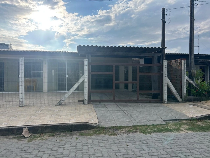 CASA  EM XANGRI-LA - TERRENO INTEIRO: 2ª foto da galeria de imagens do imóvel