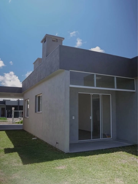 CASA 3 DORMITÓRIOS EM XANGRI-LA: 3ª foto da galeria de imagens do imóvel