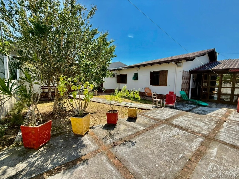 CASA  EM ATLÂNTIDA SUL - MOBILIADA / FINANCIAMENTO BANCÁRIO: 3ª foto da galeria de imagens do imóvel