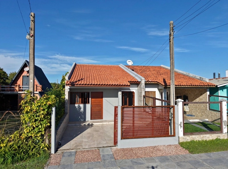 Casa com 03 dormitórios na Avenida: 1ª foto da galeria de imagens do imóvel
