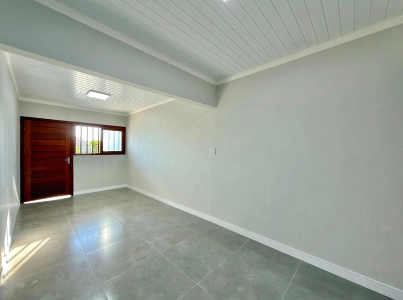 Casa com 03 dormitórios na Avenida: 7ª foto da galeria de imagens do imóvel