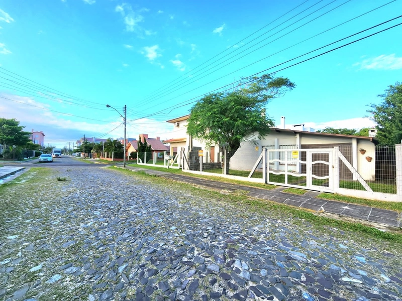 CASA COM 3 DORMITÓRIOS EM CAPÃO NOVO: 14ª foto da galeria de imagens do imóvel