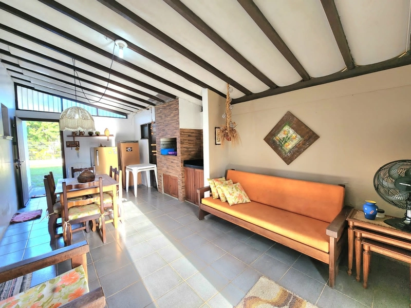 CASA COM 3 DORMITÓRIOS EM CAPÃO NOVO: 6ª foto da galeria de imagens do imóvel