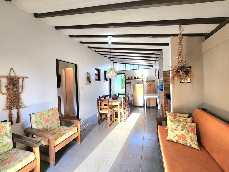 CASA COM 3 DORMITÓRIOS EM CAPÃO NOVO: 4ª foto da galeria de imagens do imóvel