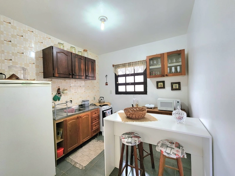 CASA COM 3 DORMITÓRIOS EM CAPÃO NOVO: 3ª foto da galeria de imagens do imóvel