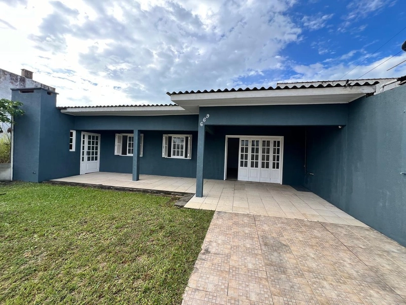 CASA COM TERRENO INTEIRO - 2 DORMITÓRIOS: 1ª foto da galeria de imagens do imóvel
