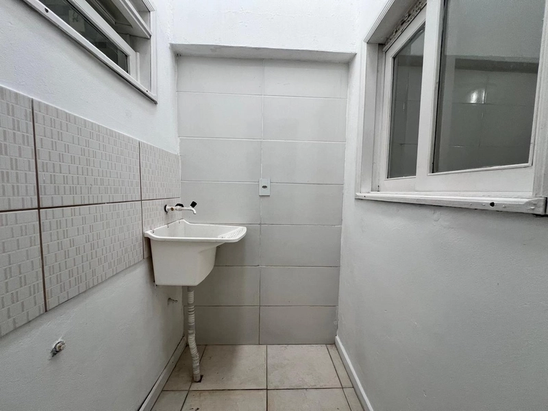 CASA COM TERRENO INTEIRO - 2 DORMITÓRIOS: 5ª foto da galeria de imagens do imóvel