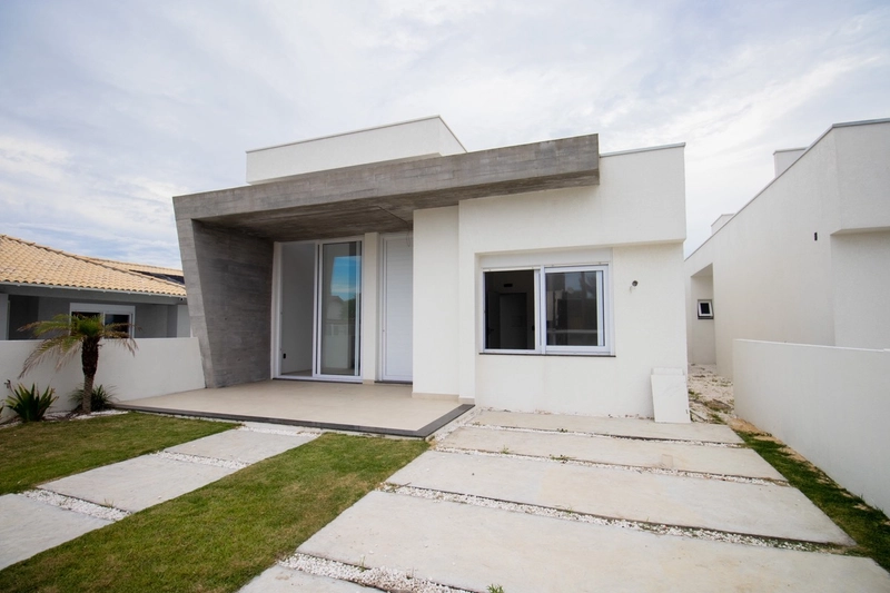 Casa de alto padrão a 01 quadra do mar