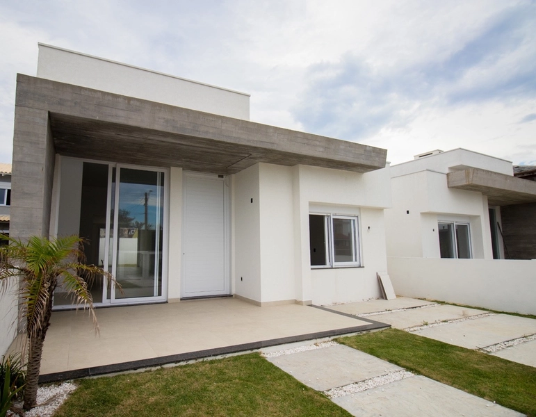 Casa de alto padrão a 01 quadra do mar