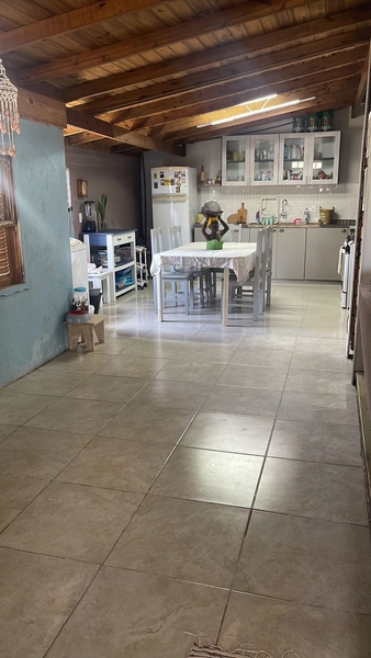 CASA DE ESQUINA COM PISCINA EM CAPÃO NOVO: 12ª foto da galeria de imagens do imóvel