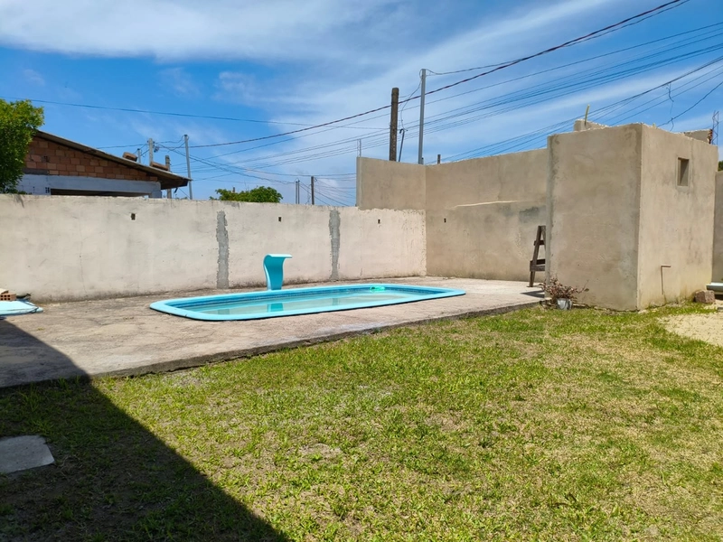 CASA DE ESQUINA COM PISCINA EM CAPÃO NOVO: 13ª foto da galeria de imagens do imóvel