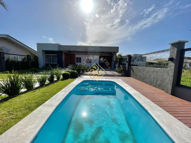 Moderna casa com piscina: 1ª foto da galeria de imagens do imóvel