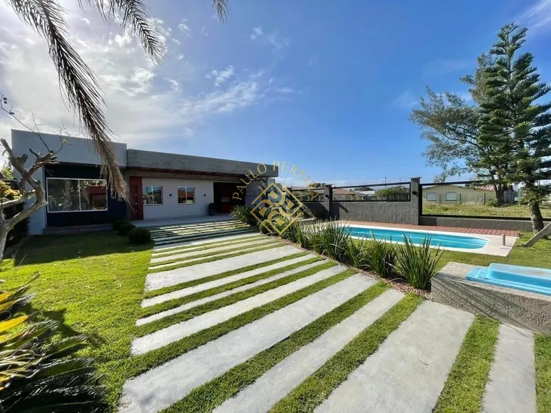 Moderna casa com piscina: 2ª foto da galeria de imagens do imóvel