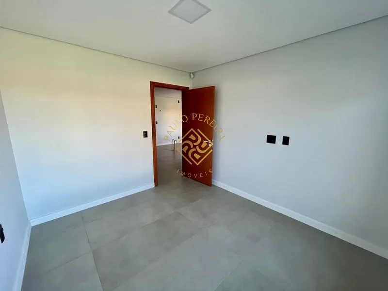 Moderna casa com piscina: 11ª foto da galeria de imagens do imóvel