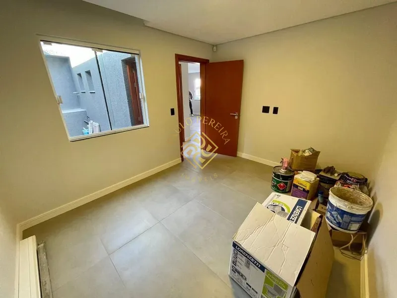 Moderna casa com piscina: 18ª foto da galeria de imagens do imóvel