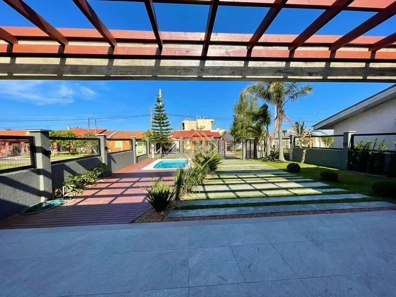 Moderna casa com piscina: 7ª foto da galeria de imagens do imóvel