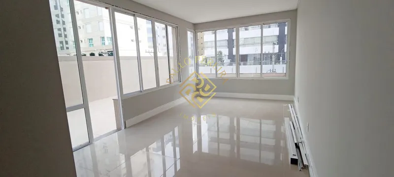 APARTAMENTO COM TERRAÇO EM CAPÃO DA CANOA: 2ª foto da galeria de imagens do imóvel