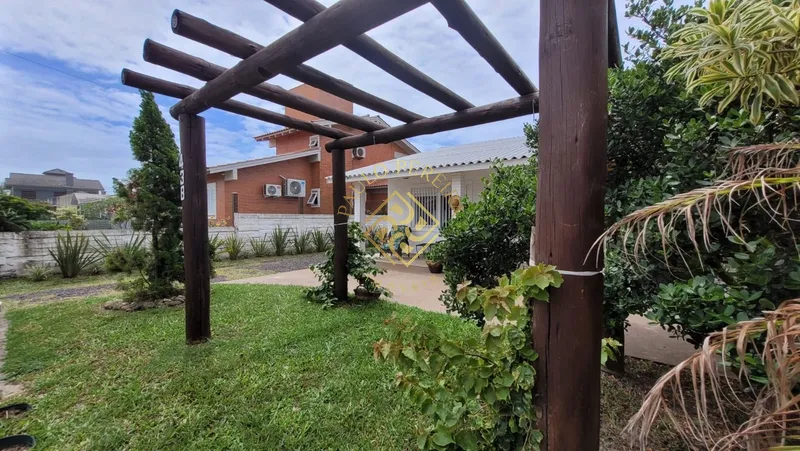 Casa uma quadra do mar