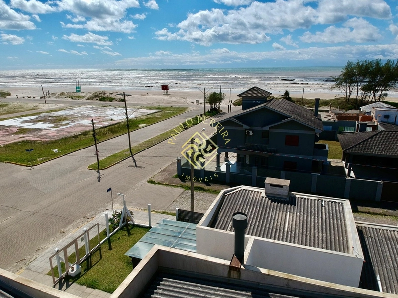 CASA HÁ 50 PASSOS DO MAR: 2ª foto da galeria de imagens do imóvel