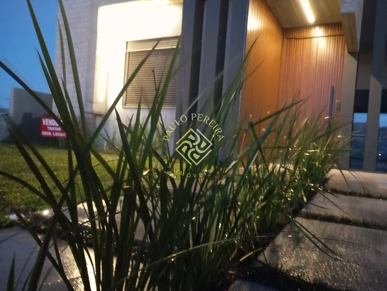 Casa Nova e Moderna à Venda em Noiva do Mar: 2ª foto da galeria de imagens do imóvel