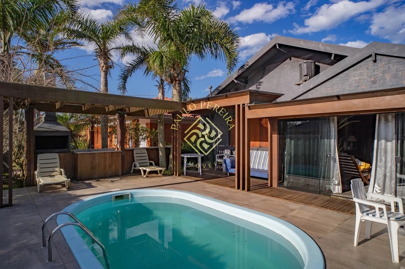 CASA EM MADEIRA NOBRE HÁ 200m DO MAR - ESQUINA DE 450m²: 13ª foto da galeria de imagens do imóvel