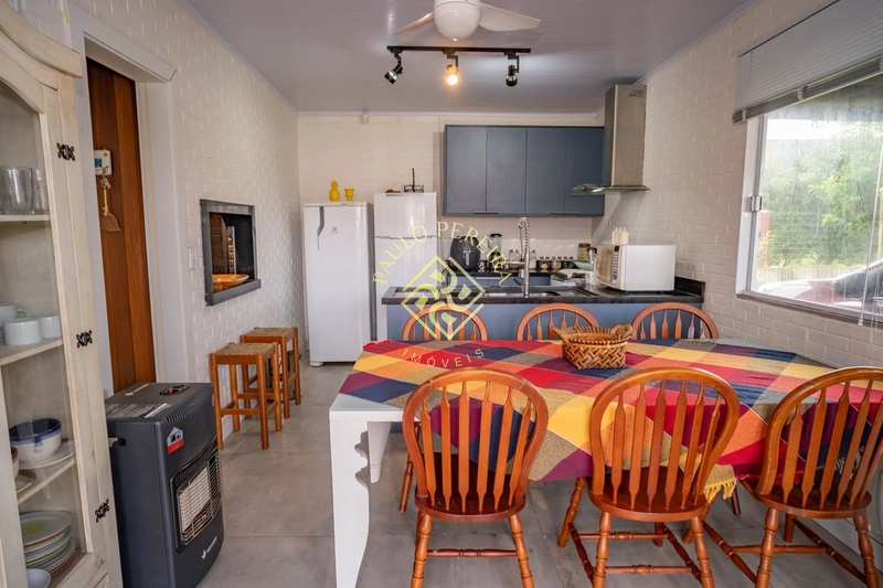 CASA EM MADEIRA NOBRE HÁ 200m DO MAR - ESQUINA DE 450m²: 20ª foto da galeria de imagens do imóvel