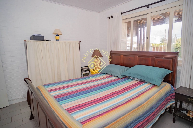 CASA EM MADEIRA NOBRE HÁ 200m DO MAR - ESQUINA DE 450m²: 17ª foto da galeria de imagens do imóvel