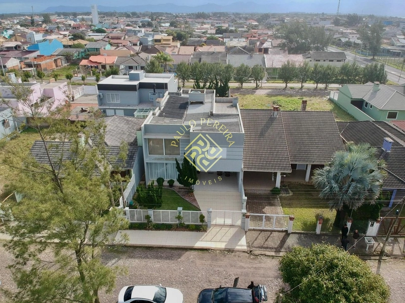 Sobrado Alto Padrão em Atlântida Sul – Mobiliado, Decorado e Pronto Pa: 2ª foto da galeria de imagens do imóvel