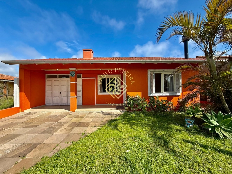 Casa frente mar, 3 dormitórios (1 suíte) + piscina