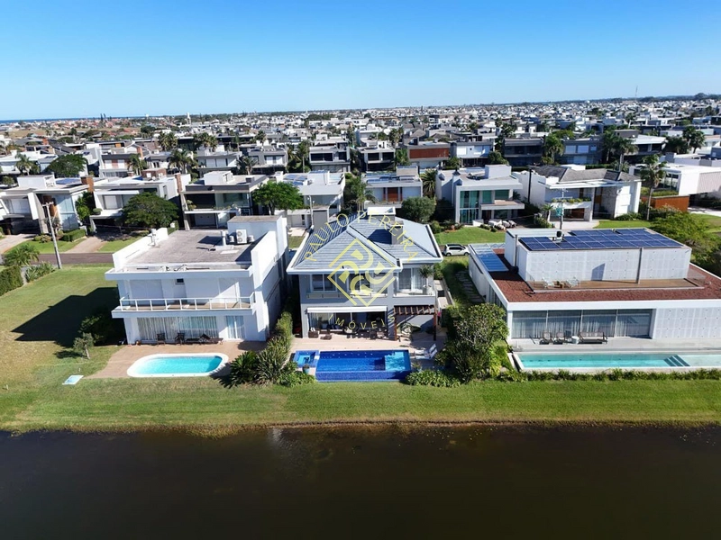 Mansão beira lago: 52ª foto da galeria de imagens do imóvel