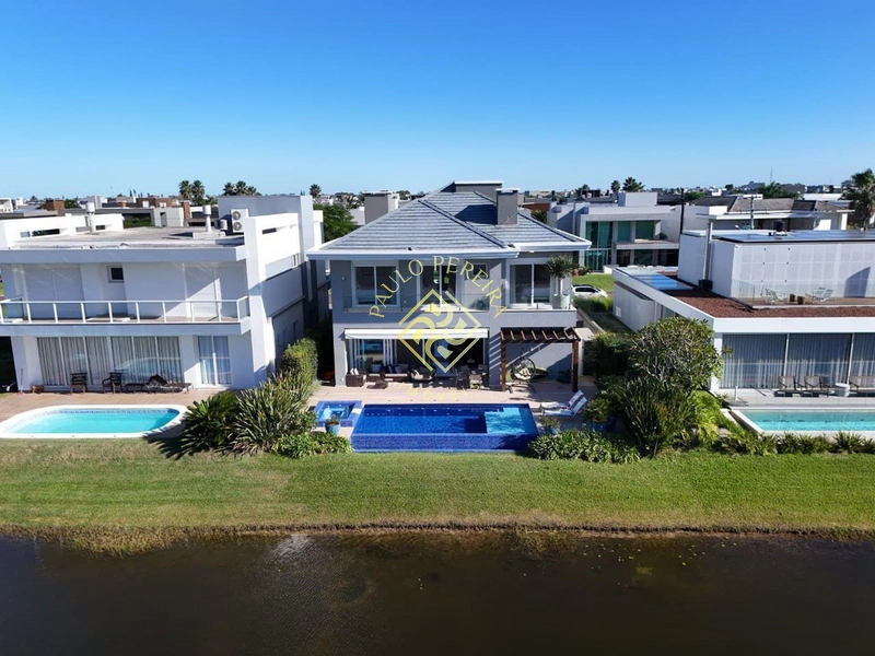 Mansão beira lago: 57ª foto da galeria de imagens do imóvel