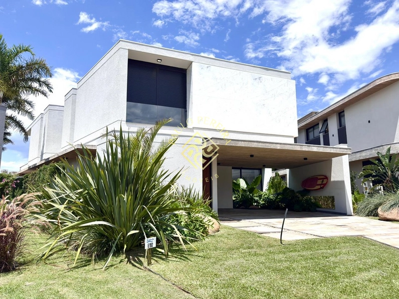 UM SOBRADO EXCLUSIVO PARA VIVER O MELHOR DO CONDOMÍNIO ENSEADA