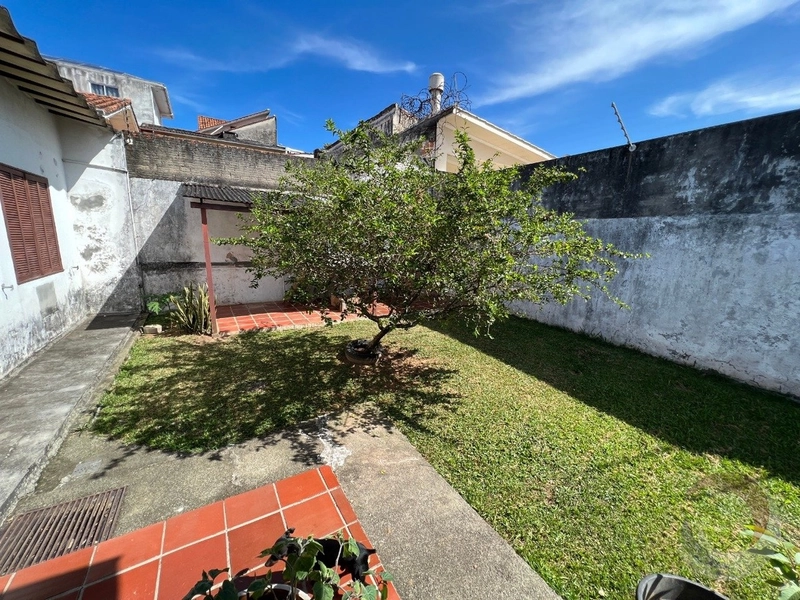 Terreno em Coqueiros com 744 m²: 2ª foto da galeria de imagens do imóvel