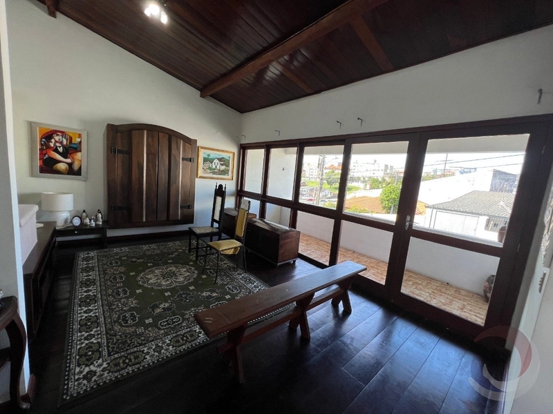 Terreno em Coqueiros com 744 m²: 3ª foto da galeria de imagens do imóvel