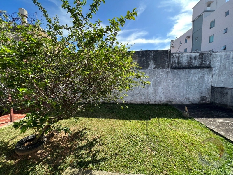 Terreno em Coqueiros com 744 m²: 7ª foto da galeria de imagens do imóvel